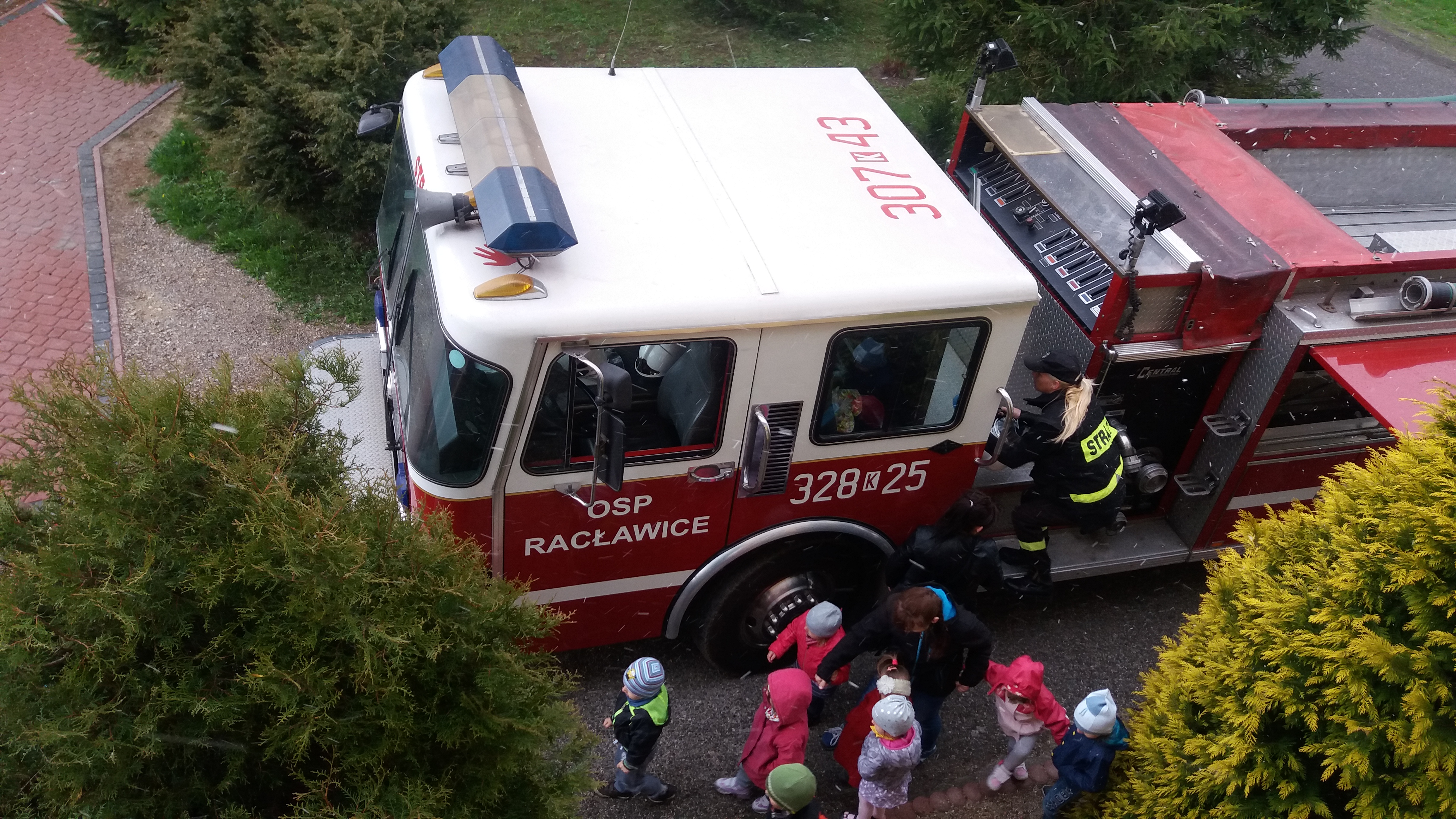 SPOTKANIE PRZEDSZKOLAKÓW ZE STRAŻĄ POŻARNĄ - Obrazek 2